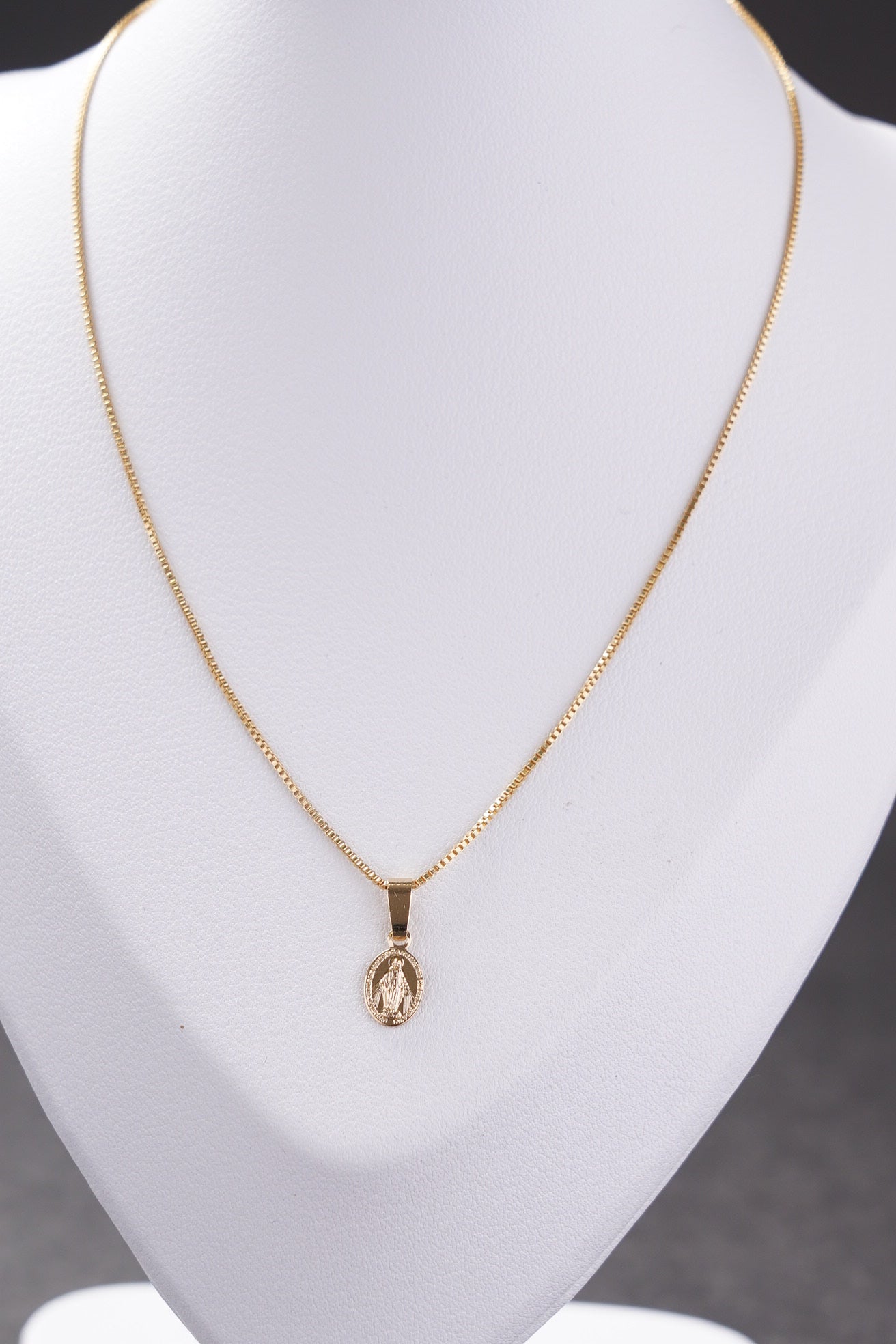 cadena veneciana con dije